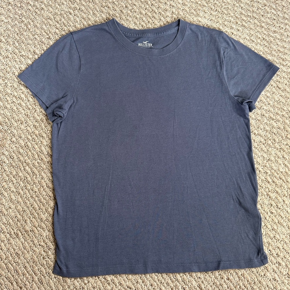 Hollister longer length crew tshirt (M) blue